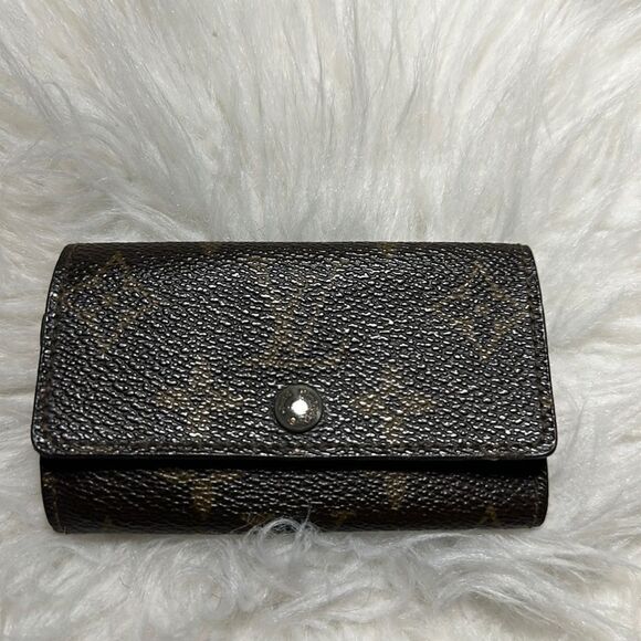 Louis Vuitton Accessories - Louis Vuitton Key Holder